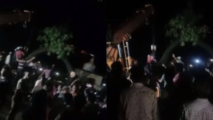 akola tree collap on temple