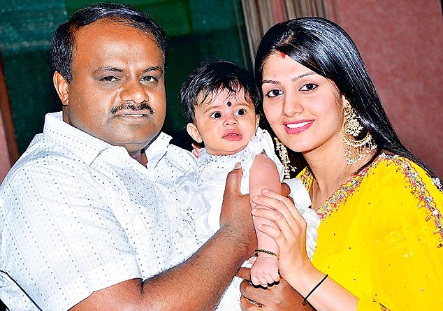 २००६ मध्ये तिने कुमारस्वामी यांच्याशी लग्न केले लग्न केले.
