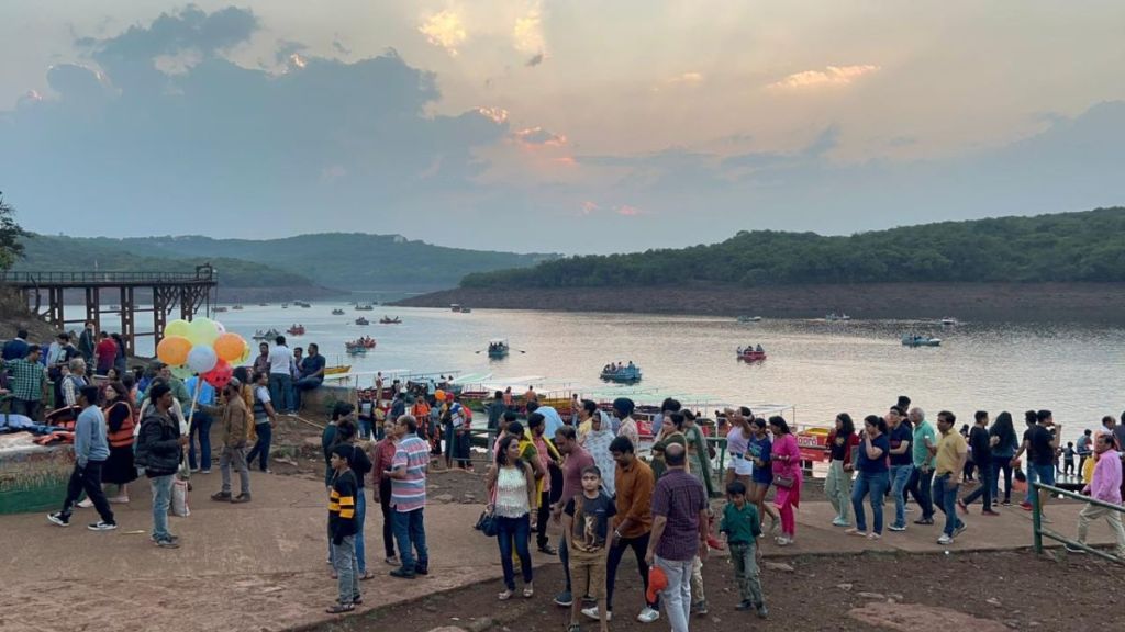 crowd at mahabaleshwar