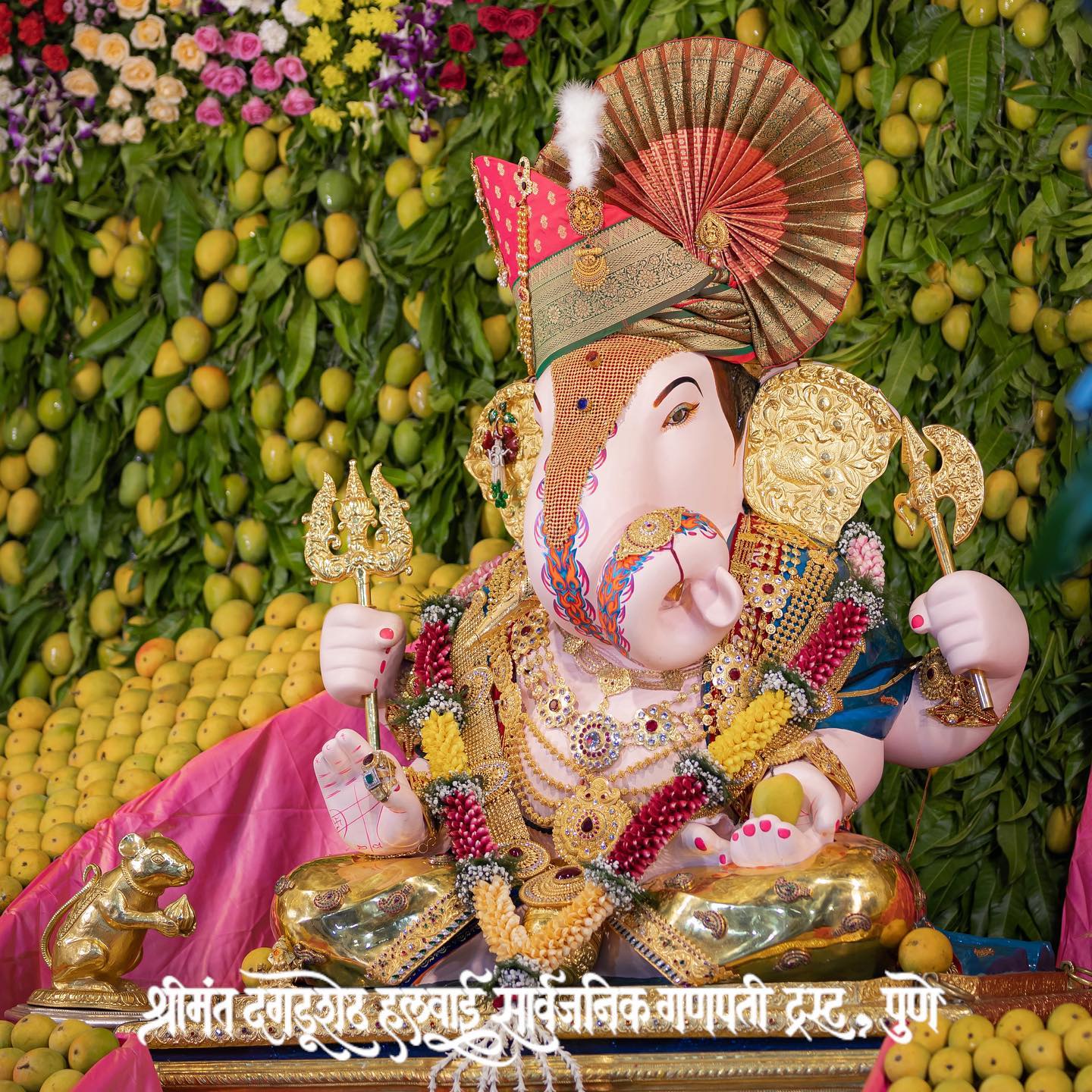 dagadusheth-ganpati-mango-decoration