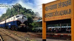 ९३ वर्षांपासून मुंबई-पुणेदरम्यान धावणारी सुपरफास्ट ‘डेक्कन क्वीन’ कल्याणला का थांबत नाही? कारण जाणून घ्या