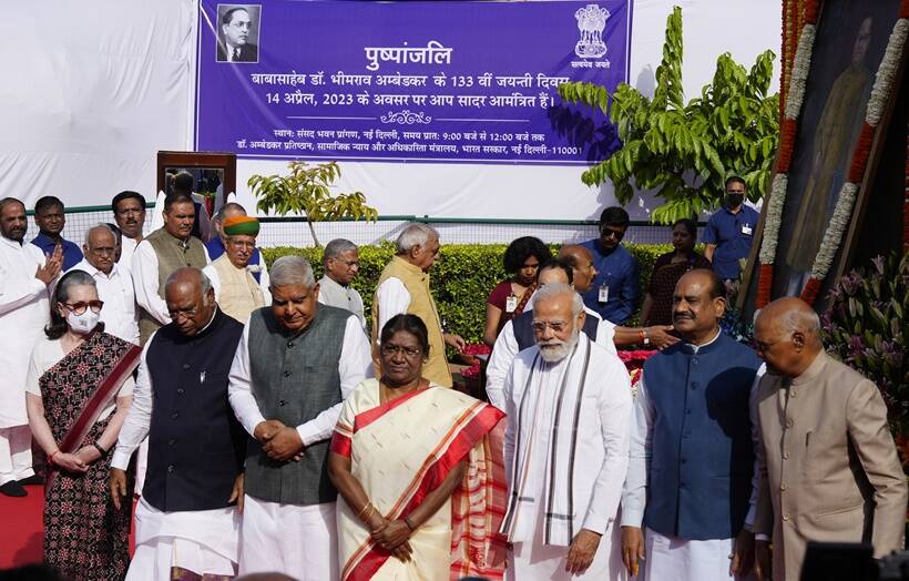 डॉ. बाबासाहेब आंबेडकर हे महान समाजसुधारक आणि अर्थशास्त्रज्ञ होते. त्यांचे विचार आपण सर्वांनी अंगीकारायला हवे, असं आवाहन यावेळी राष्ट्रपती द्रौपदी मुर्मू यांनी केले.