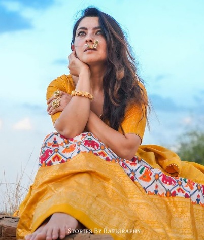 या देखण्या रुपात सोनालीचं सौंदर्य आणखी खुललं आहे.