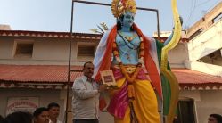 श्रीरामाच्या पुतळ्याला तिरंगा अर्पण, हाती दिले संविधान; नाशकातील वेदोक्त प्रकरणाचा अभिनव निषेध