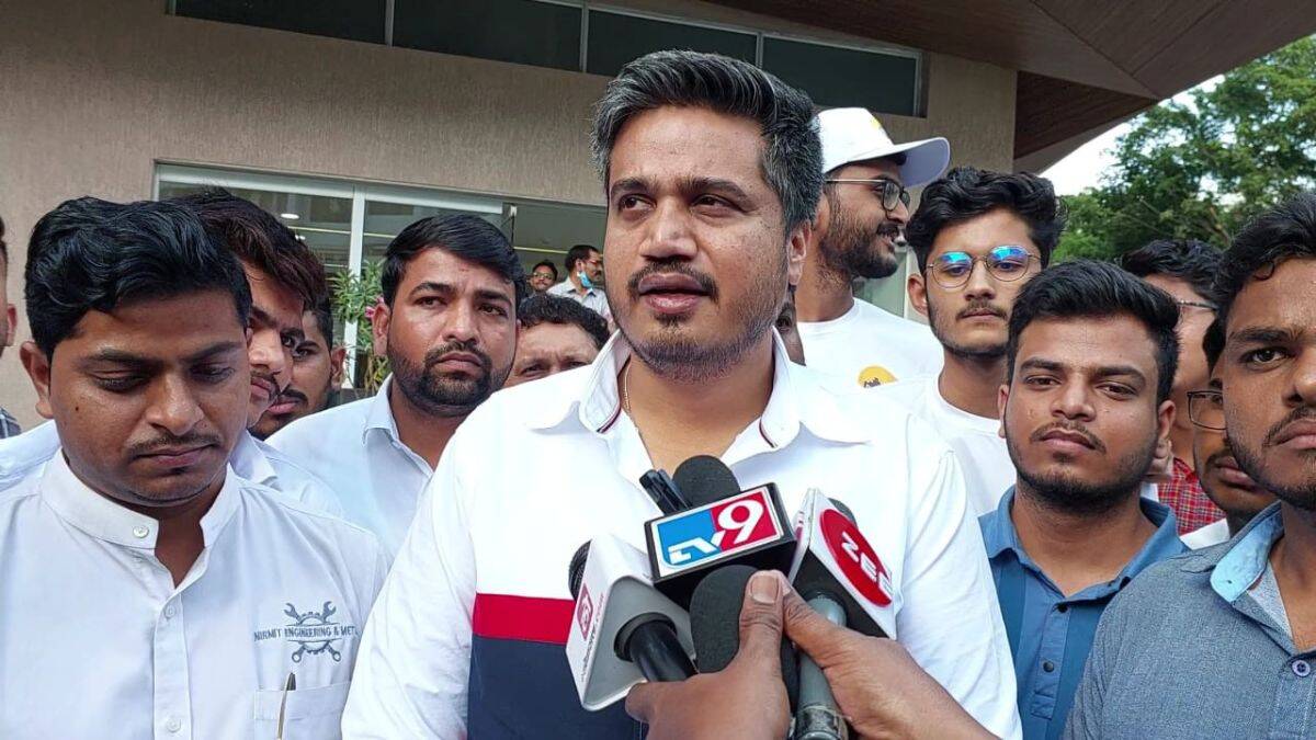 ask rohit pawar ncp on sharad pawar ajit supriya sule narendra modi