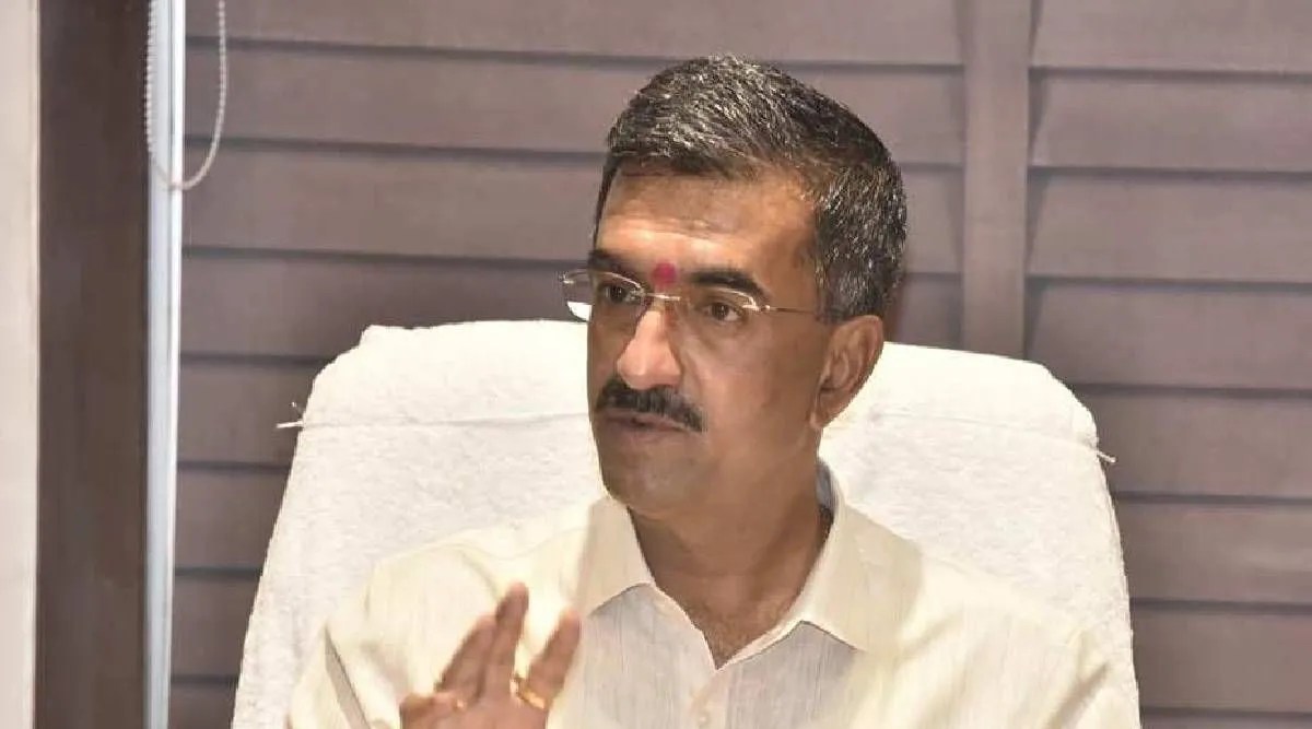 भाजपा, शिवसेना, आरपीआय, इतर मित्रपक्ष आणि अपक्ष अशी आमची महायुती आहे. ही महायुती अधिक भक्कम करण्यासाठी आम्ही प्रयत्न करत आहोत. यात आणखी कोण येणार असेल तर त्यांचं स्वागतच आहे - शंभूराज देसाई