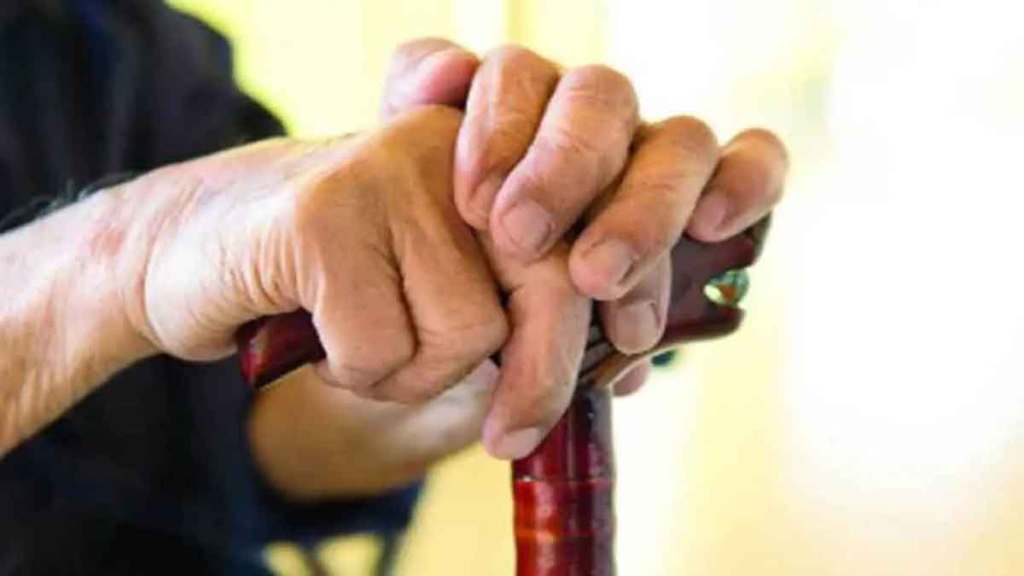 gang of goons assault 82 year old ex servicemen in sonegaon area