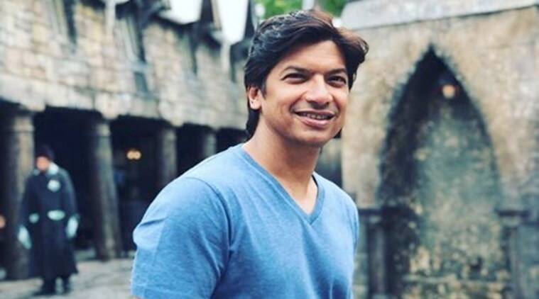 गायक शान देखील आडनाव लावत नाही. त्याचं पूर्ण नाव शांतनू मुखर्जी आहे.