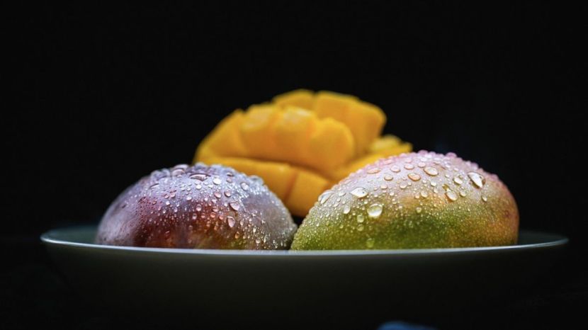 why are mangoes soaked in water before eating