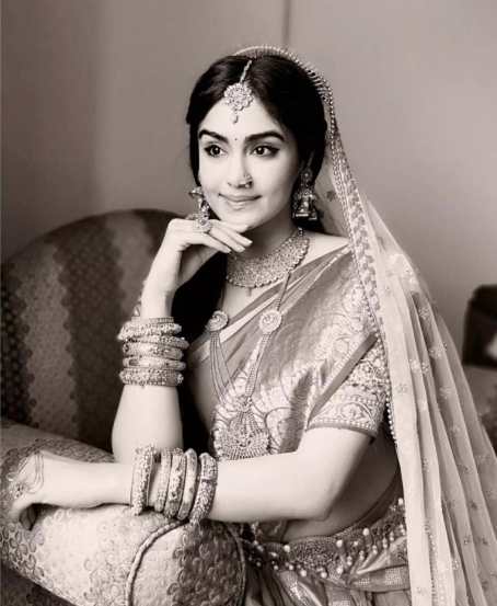 तिने दहावीत असतानाच अभिनय क्षेत्रात करिअर करण्याचं ठरवलं होतं. तर तिने केवळ बारावीपर्यंत तिचं शिक्षण पूर्ण केलं.