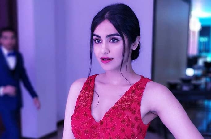 यातील सर्वाधिक फी अदा शर्मा घेतली आहे.
