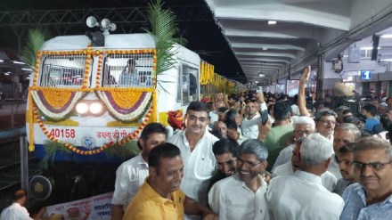 Central Railway Minister gives green flag to Pune to Bikaner Express