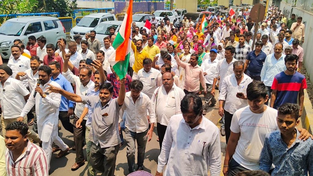 Hawkers protest pune