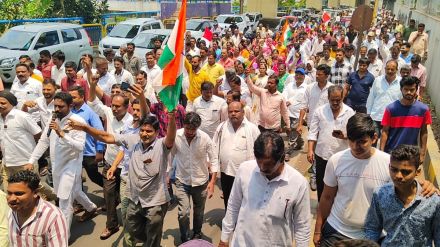 Hawkers protest pune