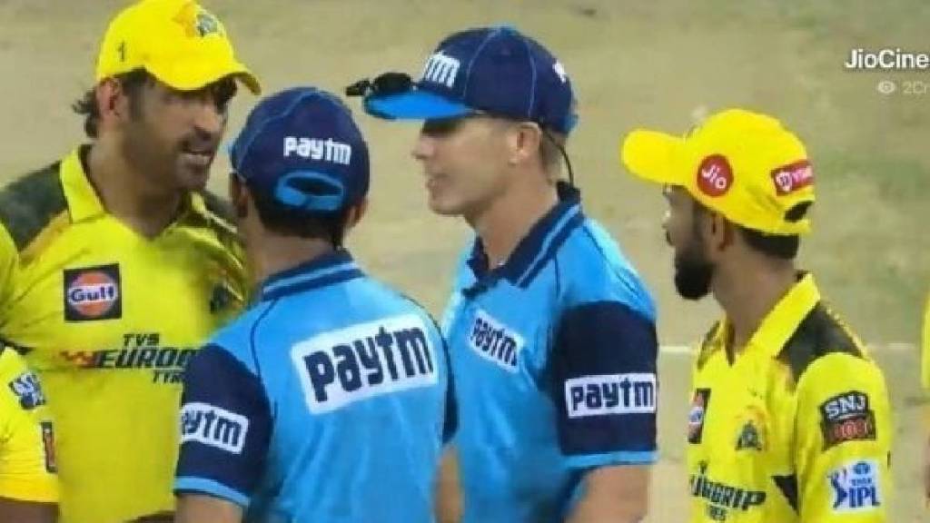 Brad Hogg says Dhoni using his presence to full effect