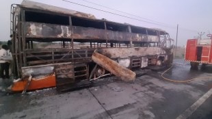 Private bus burnt in Washim