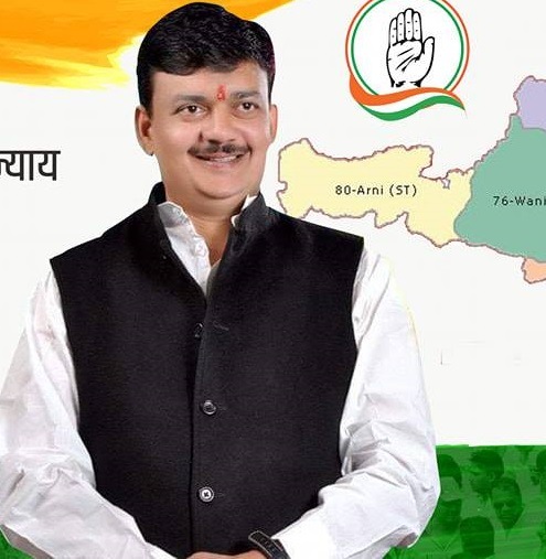 चंद्रपूर-वणी-आर्णी लोकसभा मतदार संघाचे राज्यातील काँग्रेसचे एकमेव खासदार सुरेश ऊर्फ बाळू धानोरकर (४७) यांचे दिल्ली येथील मेदांता हॉस्पिटल मध्ये मंगळवारी पहाटे निधन झाले.त्यांच्या निधनामुळे महाराष्ट्र काँग्रेसमध्ये मोठी पोकळी निर्माण झाली आहे. कारण, राज्यातून लोकसभेत गेलेले काँग्रेसचे एकमेव खासदार होते. (फोटो - बाळू धानोरकर/फेसबूक)