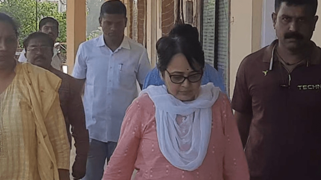 three arrested female officer bribe nashik