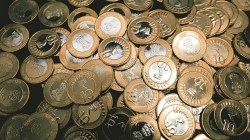 Coin Vending Machines : प्रत्येक व्यक्तीला आता नवीन नाणे मिळणार; RBIने बँकांबरोबर मिळून बनवला प्लॅन