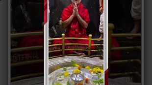 Anupam Kher entered the Bhimashankar temple and took darshan of the Shivalinga