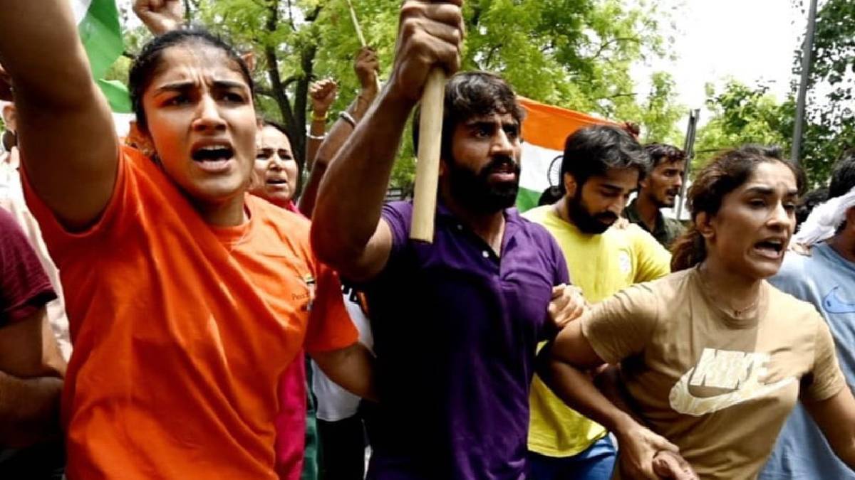 नव्या संसदेच्या इमारतीचं पंतप्रधान नरेंद्र मोदी यांनी रविवारी ( २८ मे ) उद्घाटन केलं. दुसरीकडं जंतर-मंतर मैदानावर आपल्या मागण्यांसाठी आंदोलन करत असलेल्या कुस्तीपटू आणि पोलिसांमध्ये झटापट झाली आहे.
