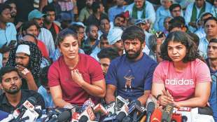 protesting wrestlers threaten to return medals awards after after delhi police action