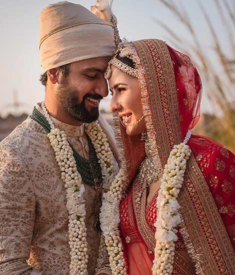 लग्नानंतर विकीची पत्नी कतरिना कैफसोबत मुंबईतील आलिशान ओबेरॉय स्प्रिंग बिल्डिंगमध्ये राहतो. 
