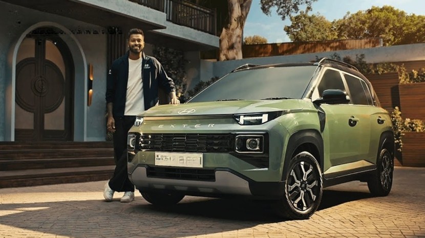 ह्युंदाईने Exter साठी ब्रँड अ‍ॅम्बेसेडर म्हणून भारतीय क्रिकेटपटू हार्दिक पांड्या याची निवड केली आहे. (Image Credit- Financial Express) (Image Credit- hyundai.com)