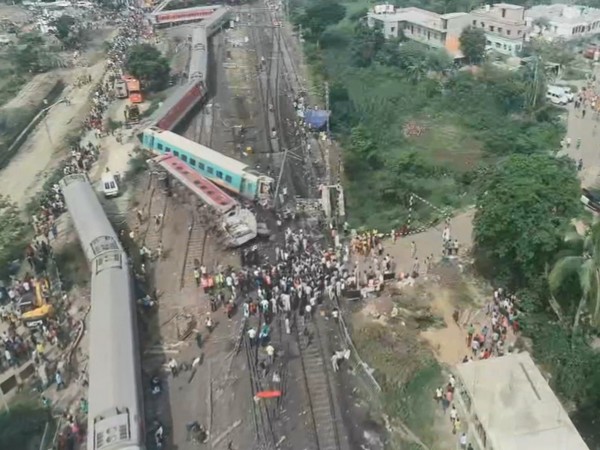 निरिक्षकांनी केलेल्या संयुक्त तपासणीमधून सिग्नल यंत्रणेची चूक समोर आली आहे. याबाबतचा संयुक्त चौकशी अहवाल समोर आला असून इंडियन एक्स्प्रेसने त्यांसदर्भातील वृत्त दिले आहे. (फोटो - इंडियन एक्स्प्रेस)