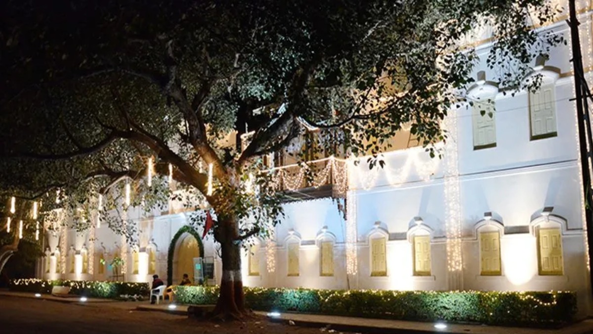 Mukesh Ambani House Open For Visit in just Two Rupees For Late Father Dhirubhai Ambani Memorial House Watch Inside Ambani House Photos 