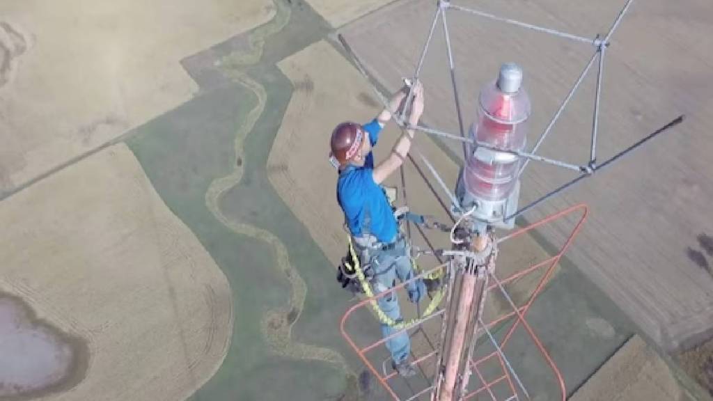 usa south dakota company offering 1 crore rupees yearly salary for tower lantern changer nobody is applying