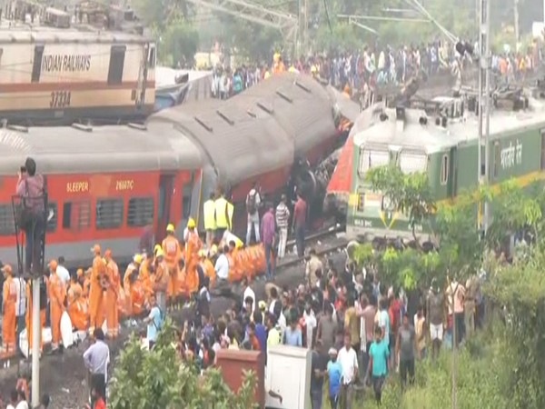 हावडा मेलची ही टक्कर याच दरम्यान झाली.