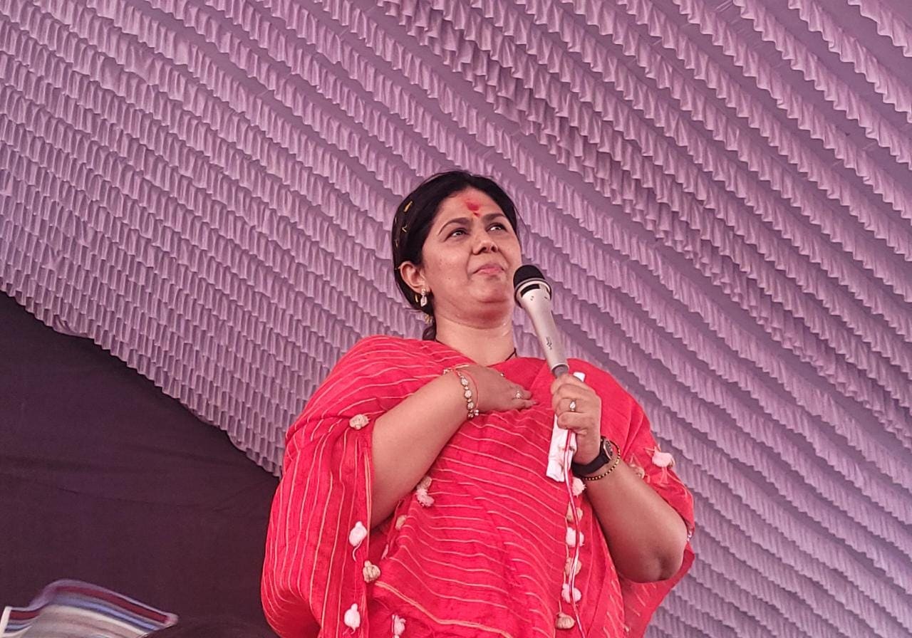 हितचिंतक खूप आहेत. दुसऱ्या पक्षातही माझे हितचिंतक आहेत. ते सर्व जे बोलले त्यांचे मी आभार मानते - पंकजा मुंडे