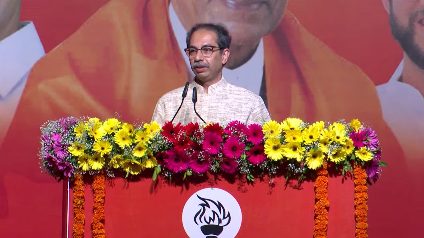 सहनही होत नाही आणि सांगताही येत नाही, याचं उत्तम उदाहरण म्हणजे देवेंद्र फडणवीस - उद्धव ठाकरे