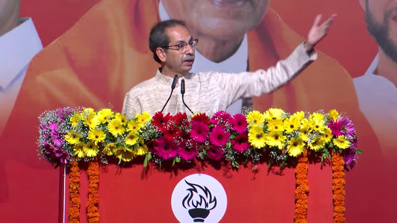 कर्नाटक सरकारने सावरकरांचा धडा वगळला आहे, याचा शिवसेना निषेध करतेच - उद्धव ठाकरे