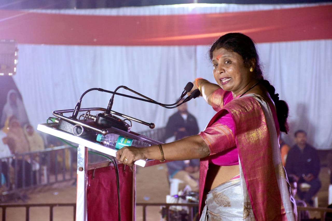 विनयभंग, बदनामी आणि अब्रू नुकसानीचा दावा सुषमा अंधारे यांनी या तक्रारीतून केला होता.