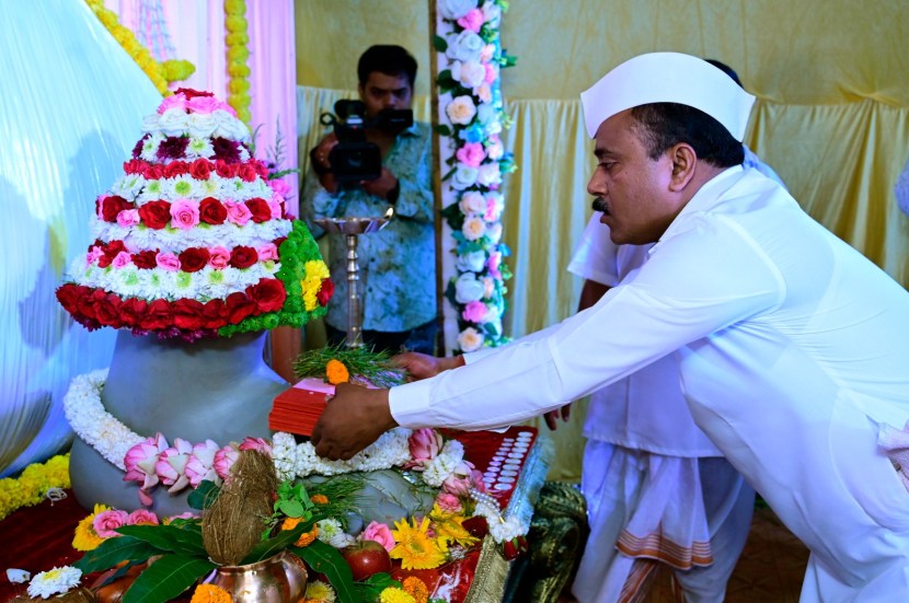 Photo : बाप्पाच्या आगमनाची चाहूल, लालबागच्या राजाचे मुहूर्त पूजन उत्साहात