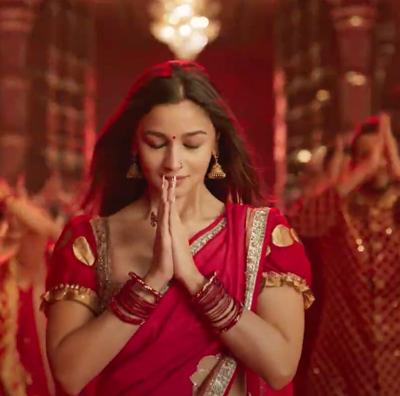 alia bhatt saree look in rocky aur rani ki prem kahani 