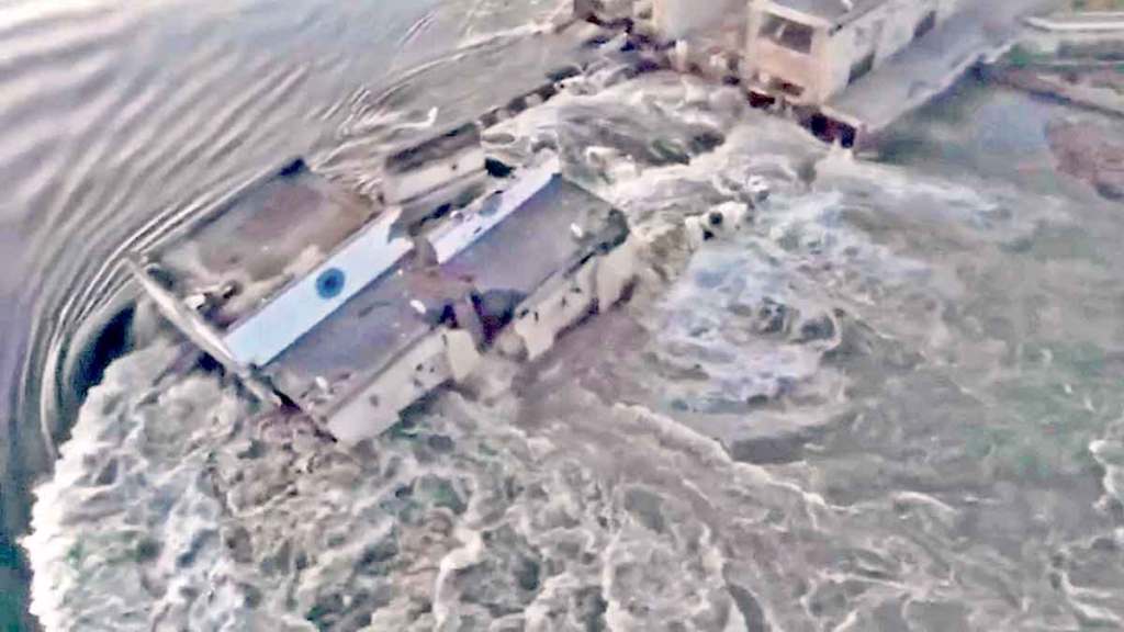 Kakhovka dam collapse in ukrain