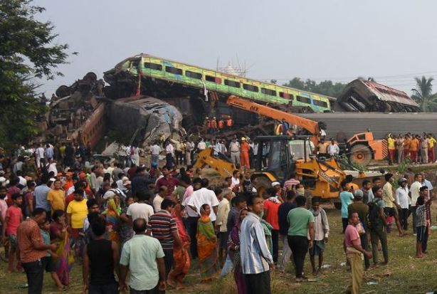 रेल्वे सुरक्षा आयुक्त नागरी विमान वाहतूक मंत्रालयाच्या अंतर्गत काम करतात आणि अशा सर्व अपघातांची चौकशी करतात. 