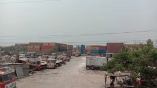 illegal parking heavy container vehicles road gavhan dighode chirle road uran causing huge congestion
