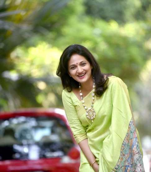 त्यांच्या कामाबरोबरच त्या त्यांच्या फिटनेसमुळे नेहमीच लक्ष वेधून घेत असतात. 
