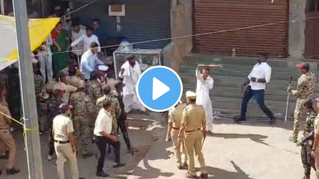 lathi charge on varkari