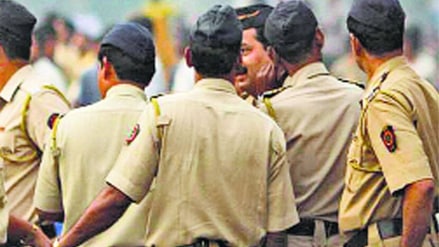 six suspects attack police special squad nashik