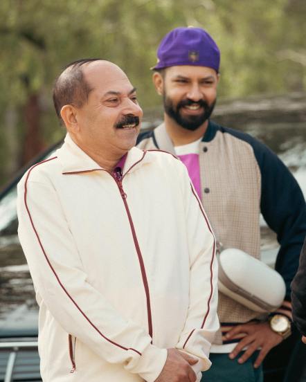 आज जागतिक फादर्स डे च्या निमित्ताने तिने हे फोटो शेअर केले आहेत. तिच्या लग्नातील काही क्षणही तिने या फोटोंमार्फत रसिकांपर्यंत पोहोचवण्याचा प्रयत्न केला आहे. (फोटो - सोनाली कुलकर्णी इन्टाग्राम)