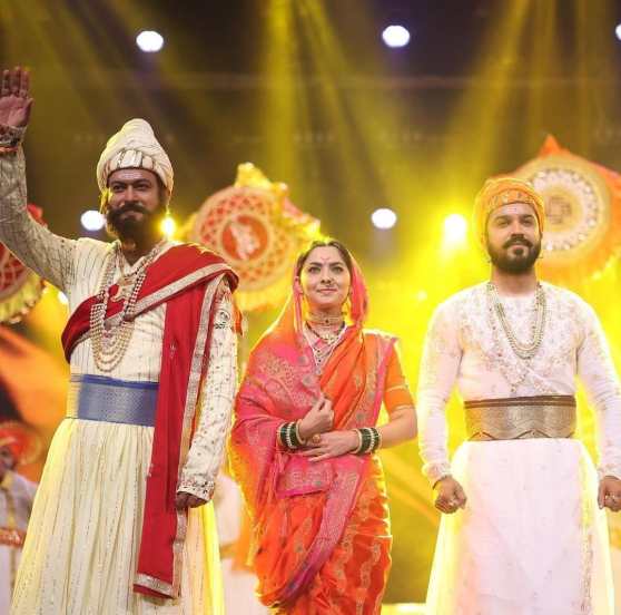 तर या चित्रपटात छत्रपती शिवाजी महाराजांच्या भूमिकेत अभिनेता स्वप्निल राजशेखर दिसणार आहे.