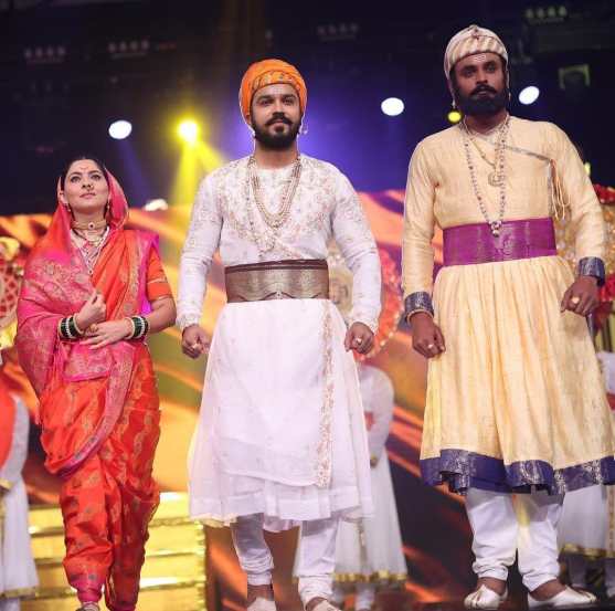 या चित्रपटामध्ये अभिनेता सुमित पुसावळे छत्रपती संभाजी महाराजांची भूमिका साकारणार आहे.