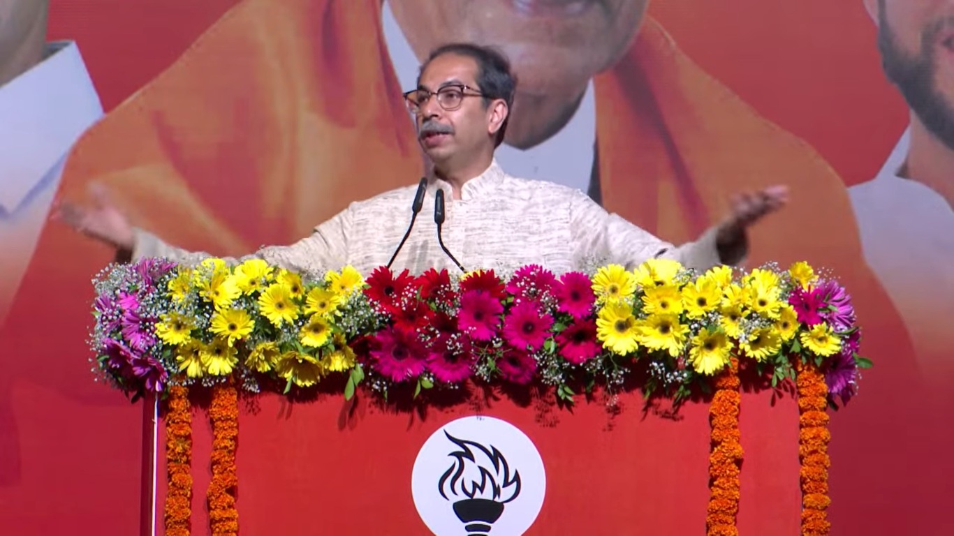 ५६ वर्षांच्या या वाटचालीत अनेक ज्ञात-अज्ञात शिवसैनिक ज्यांनी अक्षरशः रक्ताचं पाणी केलं, वार अंगावर झेलले. काही आपल्यात आजही आहेत अनेकजण निघून गेले. त्या सगळ्यांना मी विनम्र अभिवादन करतो. त्यावेळी त्यांनी ते जर केलं नसतं तर आजचं आपलं वैभव आपण पाहू शकलो नसतो.