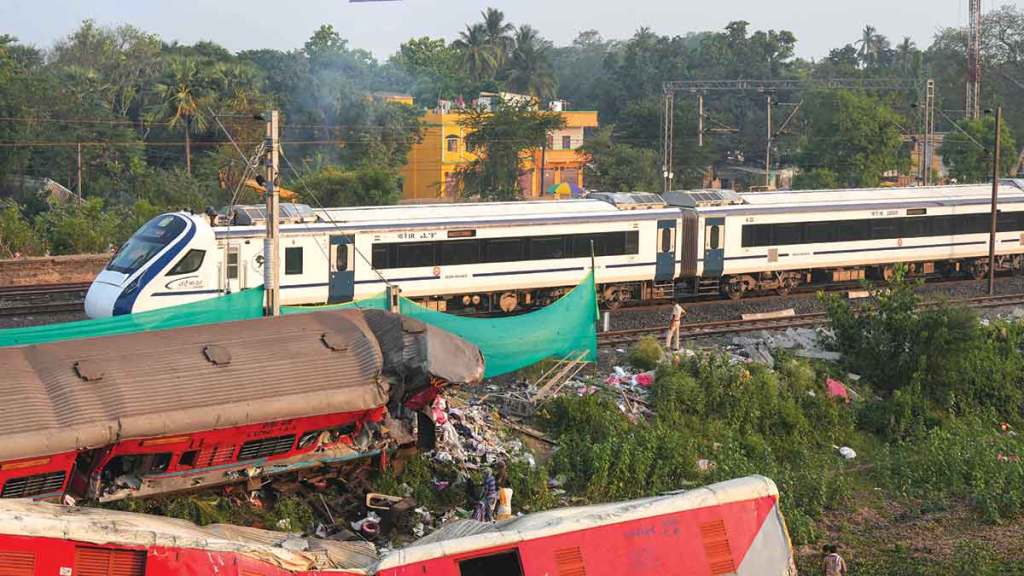 howrah puri vande bharat passes through balasore accident site howrah puri vande bharat passes through balasore accident site
