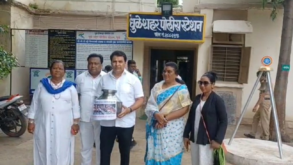 Anand Londhe detained in Dhule Anand Londhe detained in Dhule